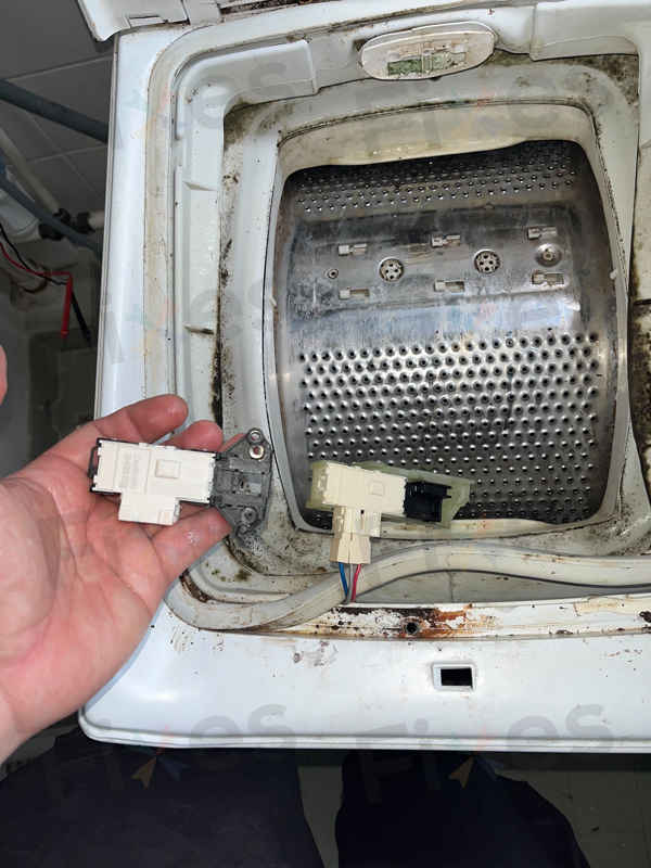 飛歌牌PTL系列洗衣機E07機門鎖死開不到?客戶的升級改造體驗 ⚡