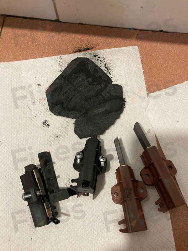 摩打碳刷耗盡引發E08故障？這部惠而浦洗衣機的維修經驗 🔧