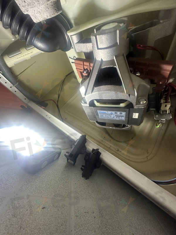 出現故障碼E08，摩打碳刷已消耗完😓Whirlpool惠而浦前置式洗衣機 AWF6412XS