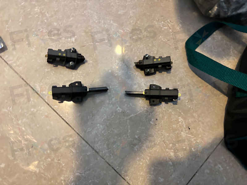 這台Rosieres RILS系列洗衣機的E08警示:原來是摩打碳刷耗盡了 💫