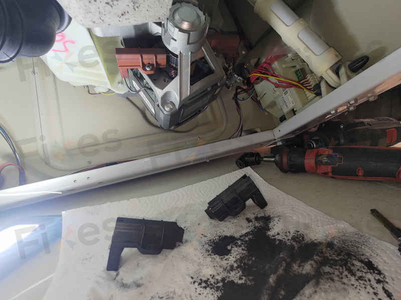 每日洗衣9年後的代價：這部惠而浦AWF系列洗衣機E08故障碼與碳刷磨損的關係 🧺