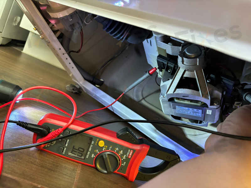這部惠而浦AWI系列洗衣機E08故障碼，竟是摩打碳刷作怪？🔍