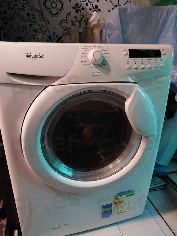 省去搬運煩惱：現場更換碳刷讓這部惠而浦WWPR系列洗衣機E08故障碼恢復順暢 🎉