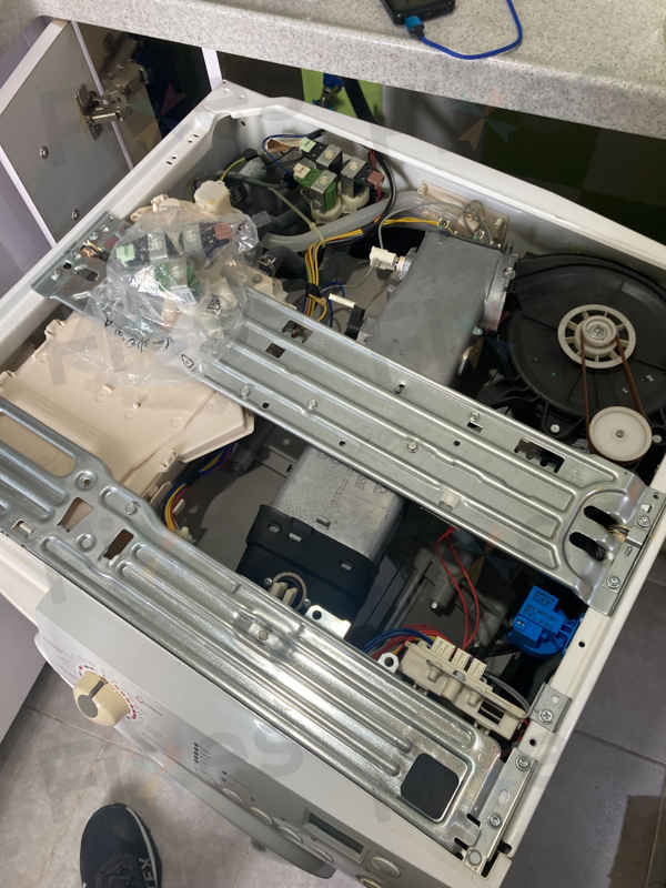 一個微弱水流引發的煩惱：這部Zanussi金章牌ZKN系列洗衣機出E10故障維修分享 🚰