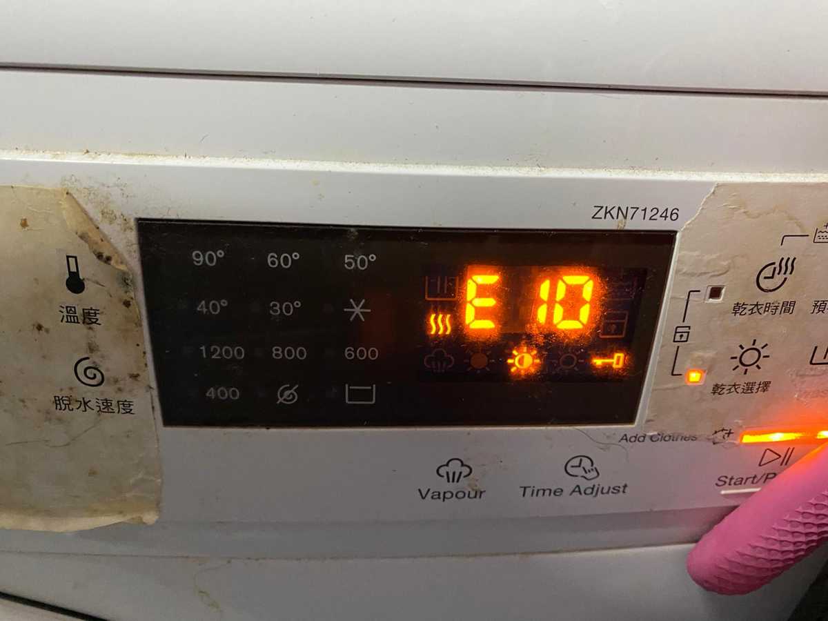 出現故障碼E10,入水問題🛠️Zanussi金章牌前置式洗衣機 ZKN71246