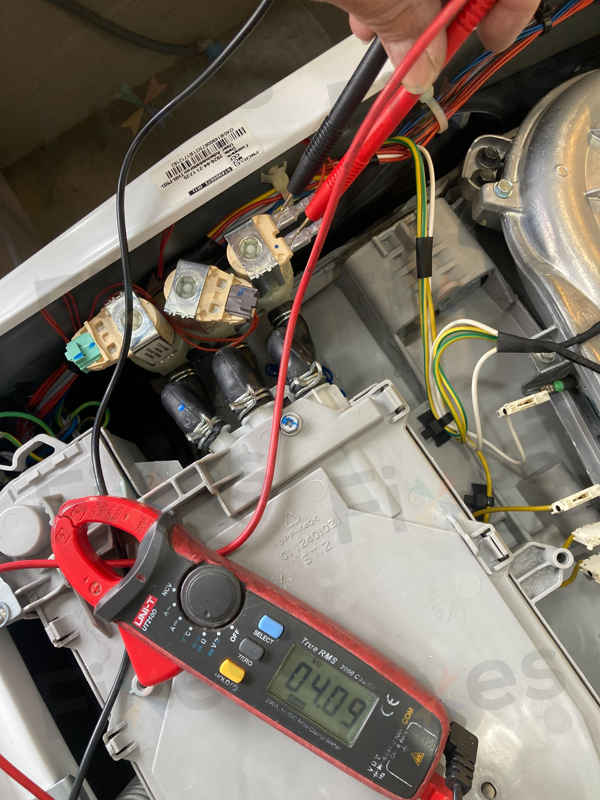 這部Zanussi ZKN系列洗衣機E10故障碼烘乾失靈?師傅精準換線圈解憂🔄