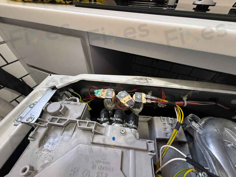 洗好衣服卻無法烘乾?這部Zanussi ZKN系列洗衣機E10故障碼背後原因 😓