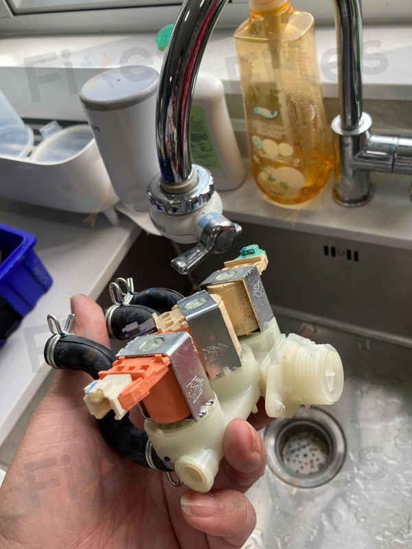 這部Zanussi ZKN系列洗衣機E10故障碼烘乾失靈?師傅精準換線圈解憂🔄
