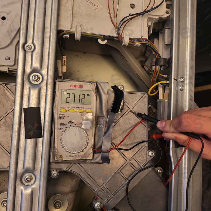 出現故障碼E11及E13🔧GAGGENAU前置式洗衣機 WD200140/06