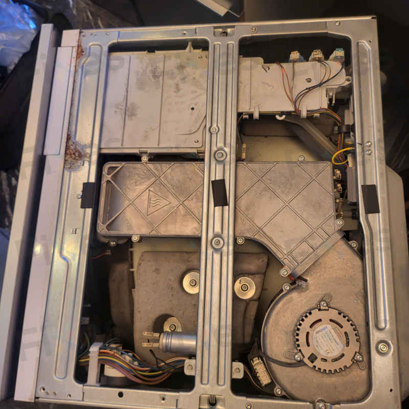 出現故障碼E11及E13🔧GAGGENAU前置式洗衣機 WD200140/06