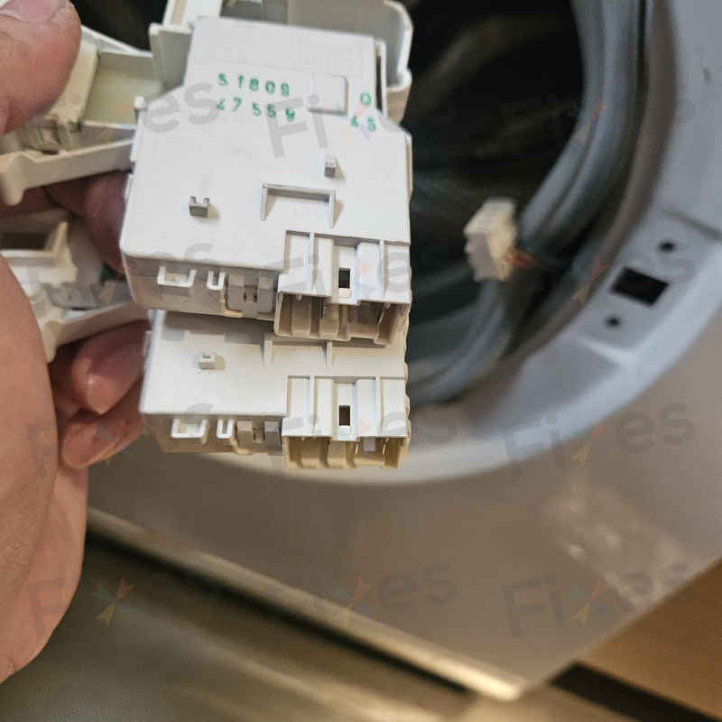 衣服被鎖機內？這部西門子WD系列洗衣機E11＋E13排除歷程🧩