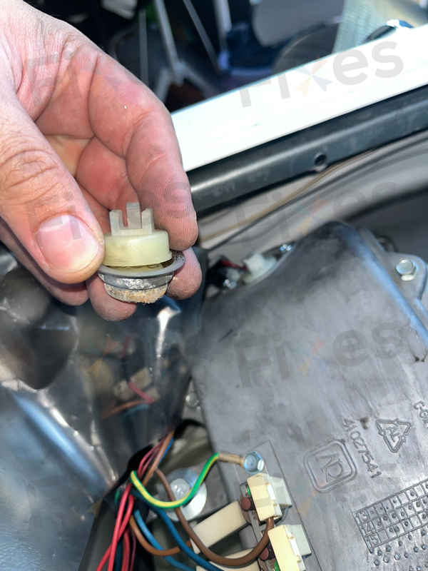 這部飛歌牌PWD系列洗衣機出現E11故障碼?一個小零件是關鍵 🔍