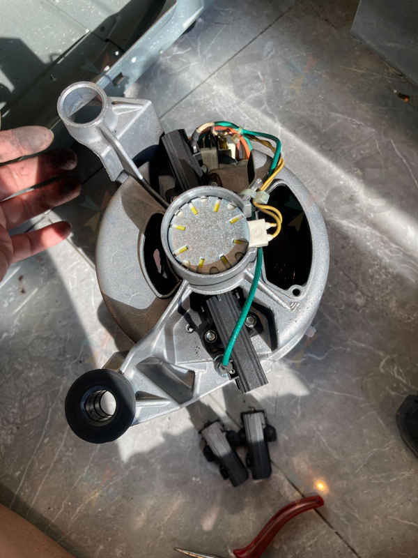 Siemens洗衣機E11故障碼?看看這個摩打碳刷更換案例 🔧