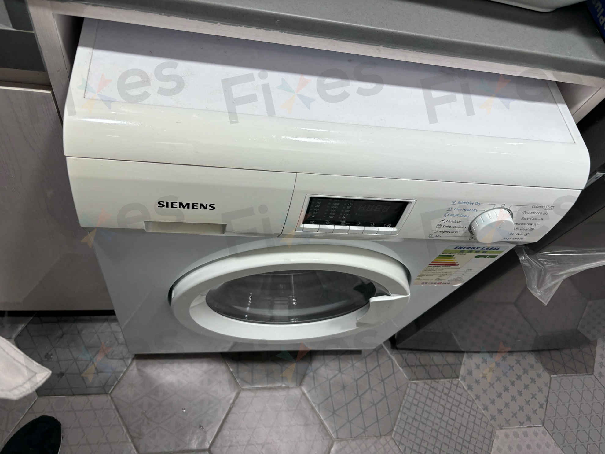 西門子WD14D系列洗衣機突然停機？一個E11故障碼揭示的關鍵問題 💭