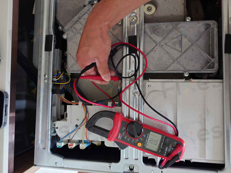 修好E11再現E13:這部西門子WK系列洗衣機兩個故障碼的逐步排查實錄 📋