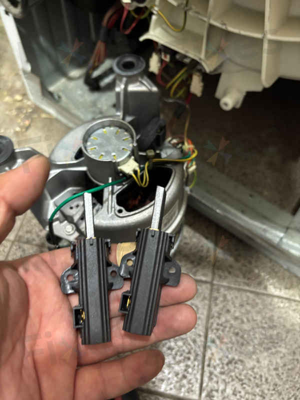 解決E11錯誤不用搬機,這部西門子WD系列洗衣機碳刷更換小技巧🔍