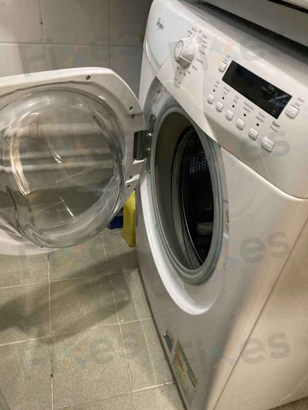 這部惠而浦洗衣機的E11故障,在狹小廚房中獲得解決 🔍