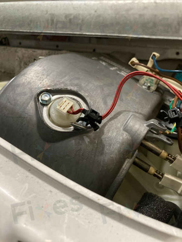 這部惠而浦洗衣機的E11故障,在狹小廚房中獲得解決 🔍