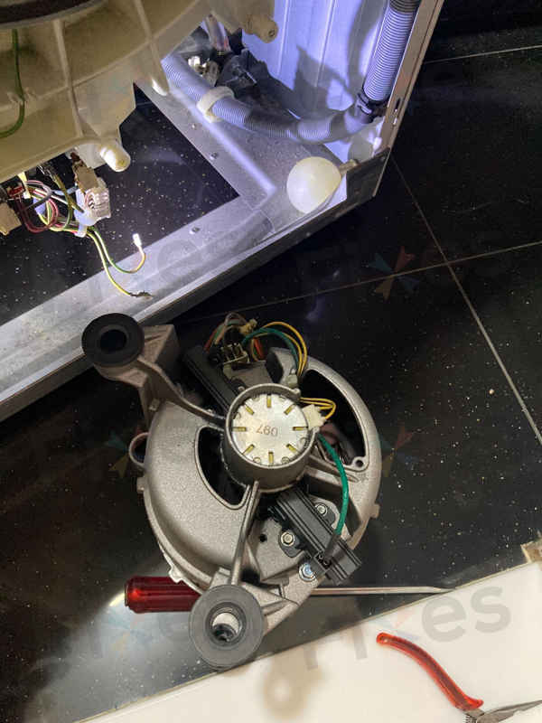 高使用量洗衣機的隱患:一個Whirlpool E11故障案例 🔄