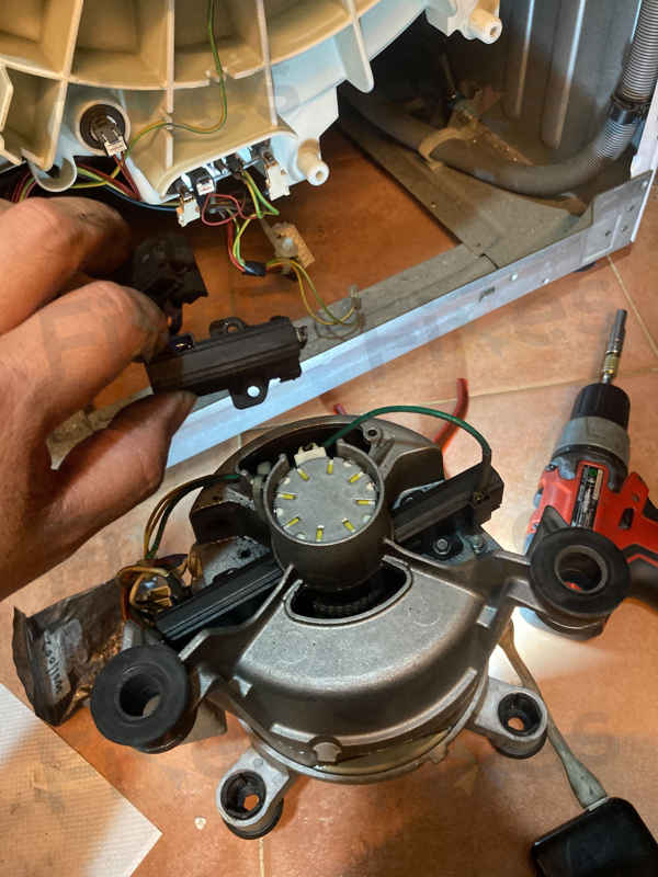 出現故障碼E11🔋Whirlpool惠而浦前置式洗衣機 AWF74140