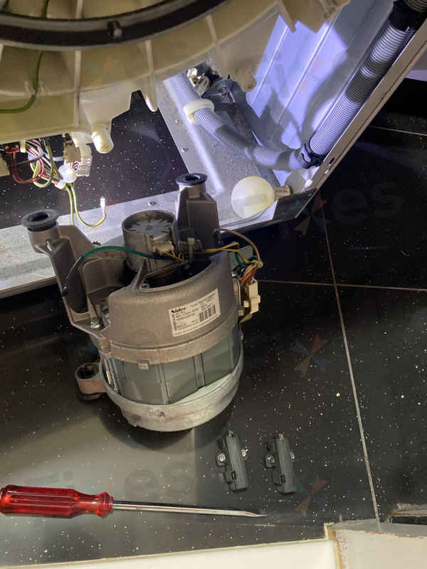 高使用量洗衣機的隱患:一個Whirlpool E11故障案例 🔄