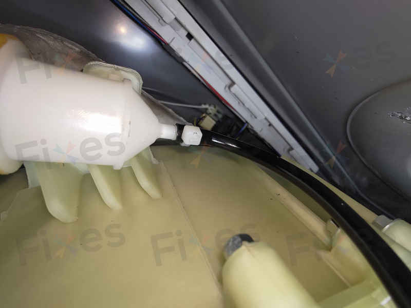 這部惠而浦洗衣機遇到E11，師傅上門發現氣喉一個小洞讓水位判讀錯亂 🧩