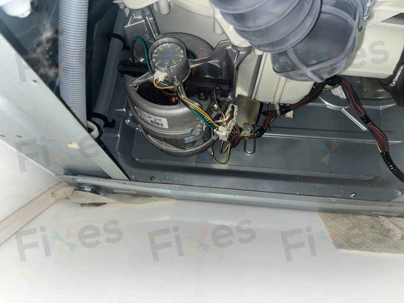 E11故障讓這部惠而浦AWF系列洗衣機突然停轉？一探碳刷耗損關鍵🔍