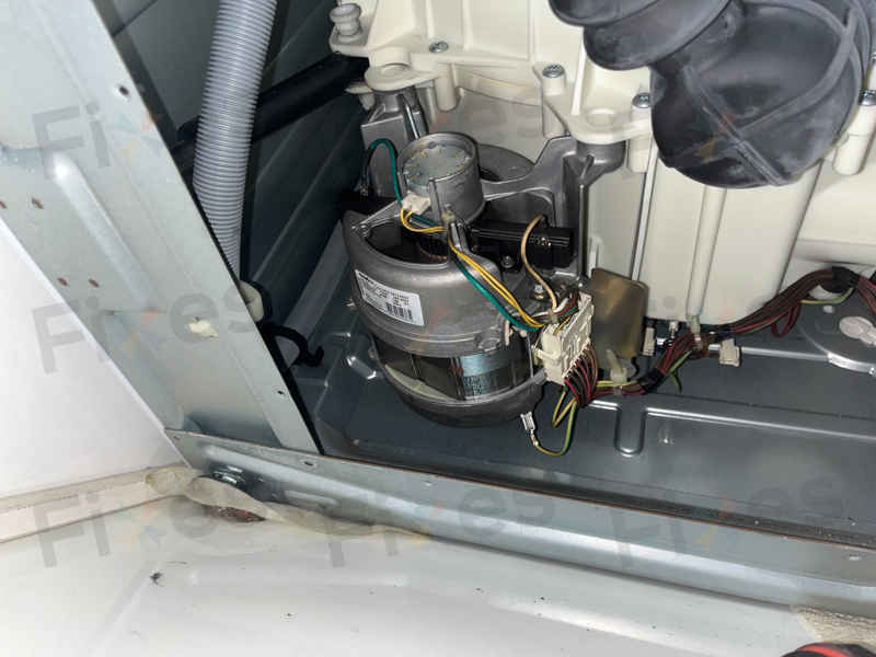 E11故障讓這部惠而浦AWF系列洗衣機突然停轉？一探碳刷耗損關鍵🔍