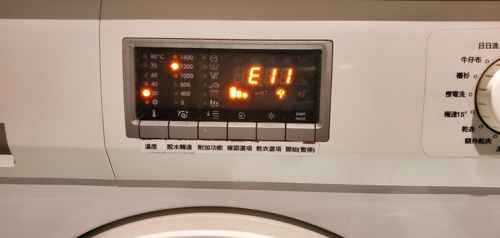 E11故障讓這部惠而浦AWF系列洗衣機突然停轉？一探碳刷耗損關鍵🔍