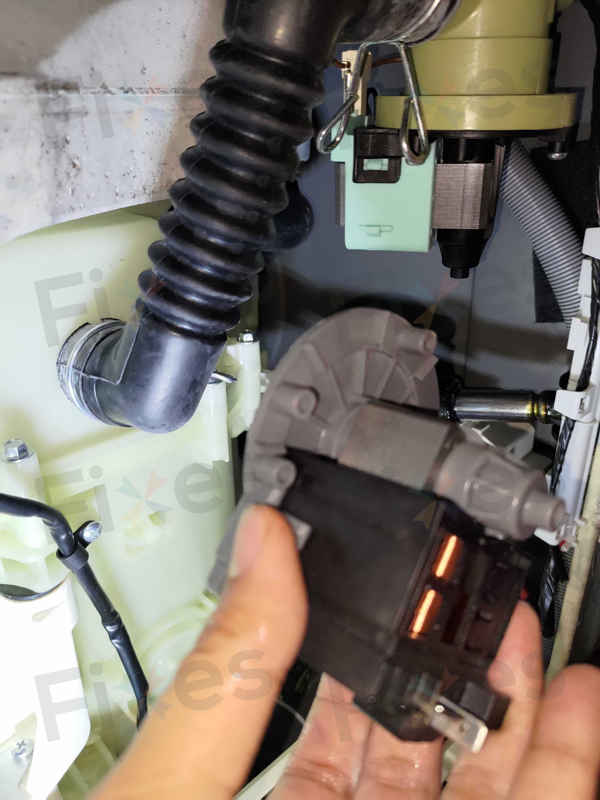 惠而浦FRAL系列洗衣機的E12故障碼,原來與排水系統有關?🤔