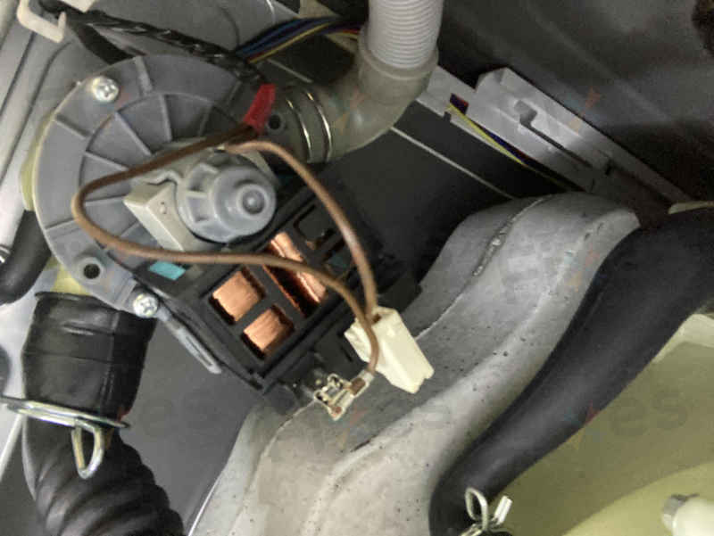 惠而浦洗衣機E12故障碼？師傅揭示排水系統的秘密 🔍