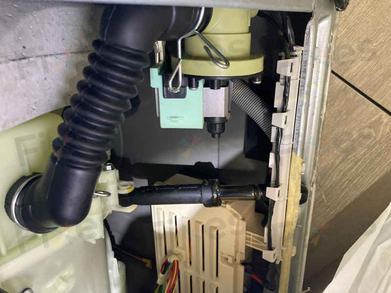 惠而浦洗衣機E12故障碼？師傅揭示排水系統的秘密 🔍