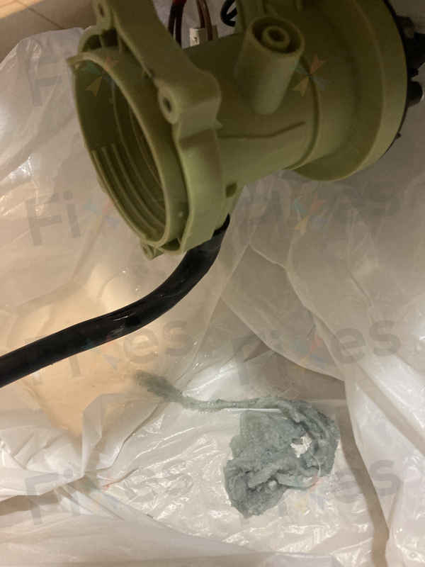 出現故障碼E12，機內有水排不走😵Whirlpool惠而浦二合一洗衣乾衣機 WRAL85411