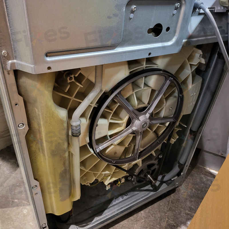 出現故障碼E12，摩打碳刷耗盡🔧GAGGENAU前置式洗衣機 WD200140