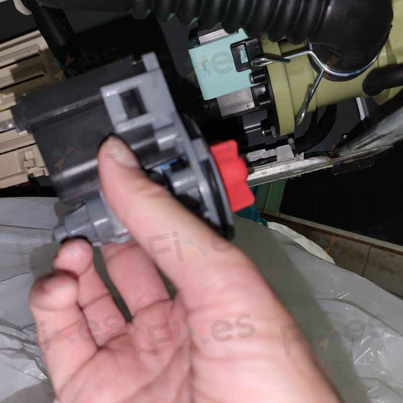 出現故障碼E12，無法排水💧惠而浦前置式洗衣機 WRAL85411