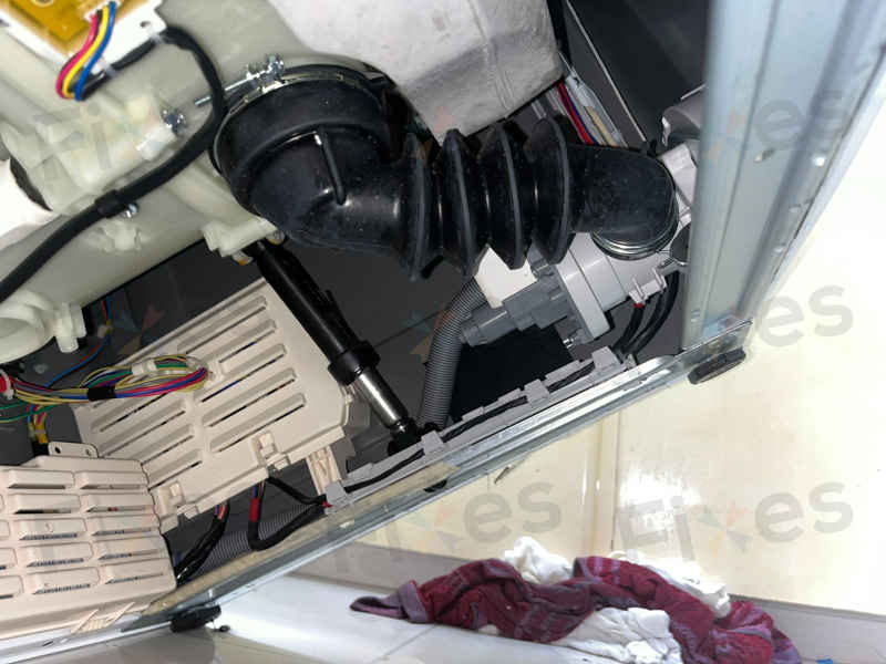 出現故障碼E12，無法排水🔧Whirlpool惠而浦前置式洗衣機 FRAL80111