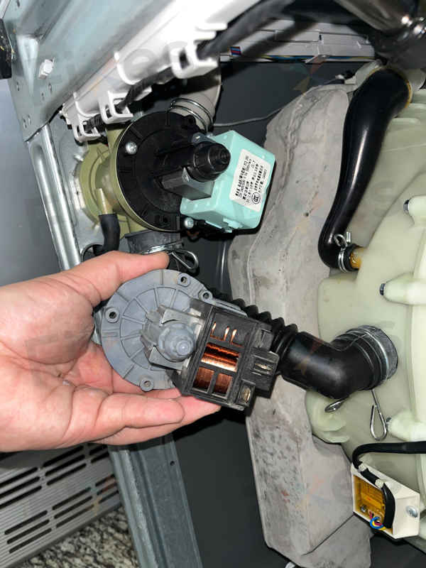 出現故障碼E12，排水問題🌀Whirlpool惠而浦前置式洗衣機 FRAL80211