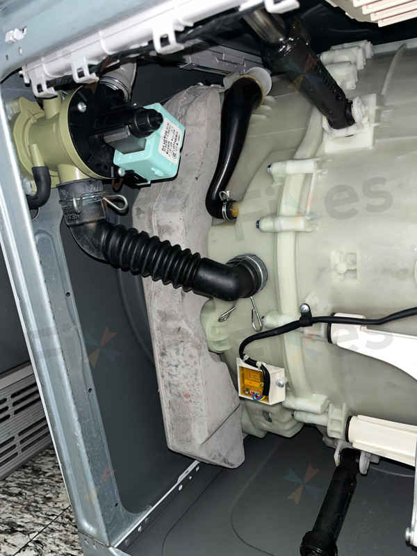 出現故障碼E12，排水問題🌀Whirlpool惠而浦前置式洗衣機 FRAL80211