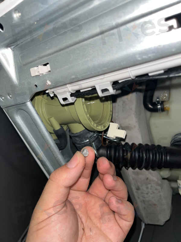 出現故障碼E12，排水問題🌀Whirlpool惠而浦前置式洗衣機 FRAL80211