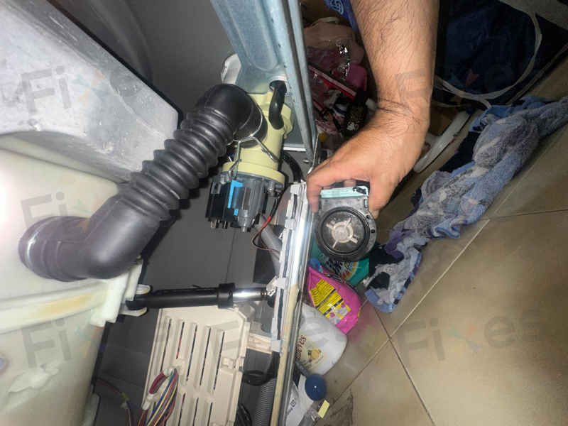 出現故障碼E12,不排水💧Whirlpool惠而浦前置式洗衣機 WRAL85411