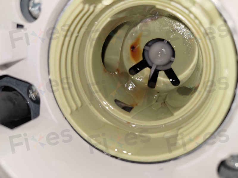 橡筋卡住排水泵?修復這部惠而浦FRAL系列洗衣機E12故障的關鍵發現 💡