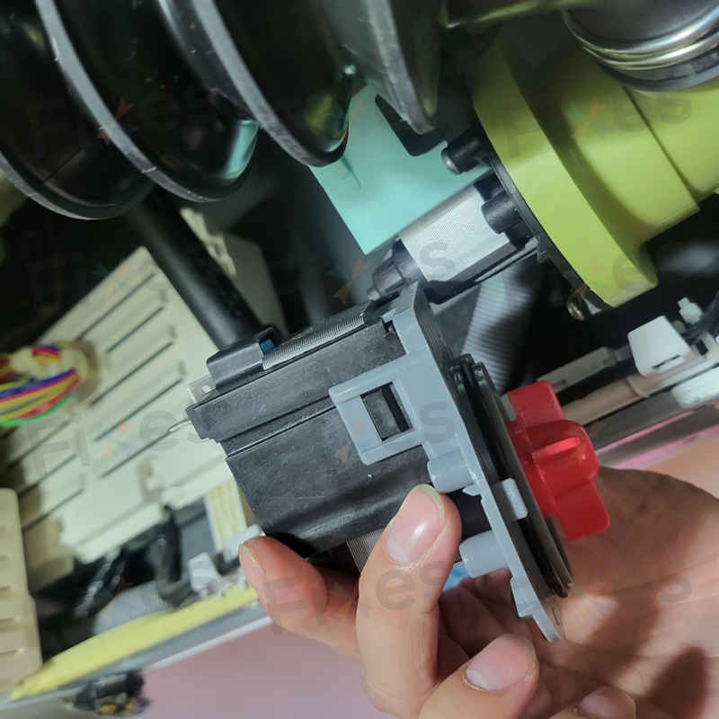 這部惠而浦WRAL系列洗衣機藏著髮夾,竟引發E12故障碼 📎