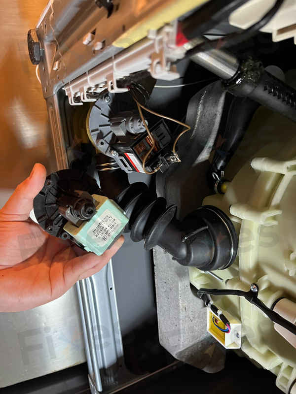 出現故障碼E12,不排水問題😵Whirlpool惠而浦二合一洗衣乾衣機 WRAL85411