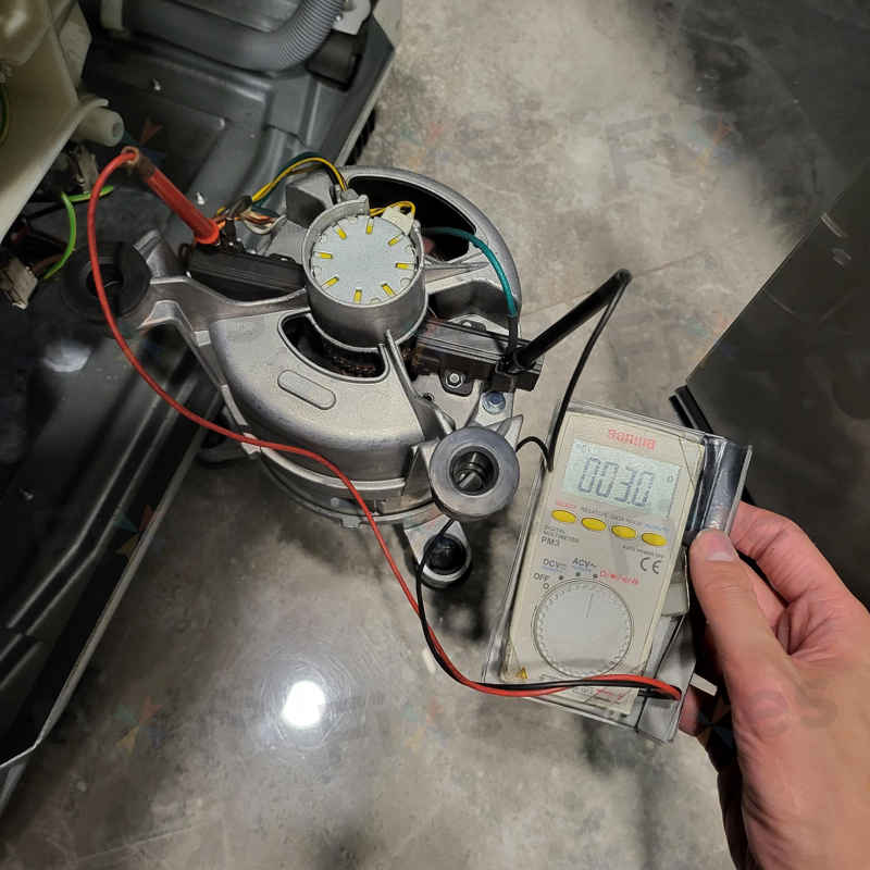 出現故障碼E12及E13🚨 GAGGENAU前置式洗衣機 WD200140/07