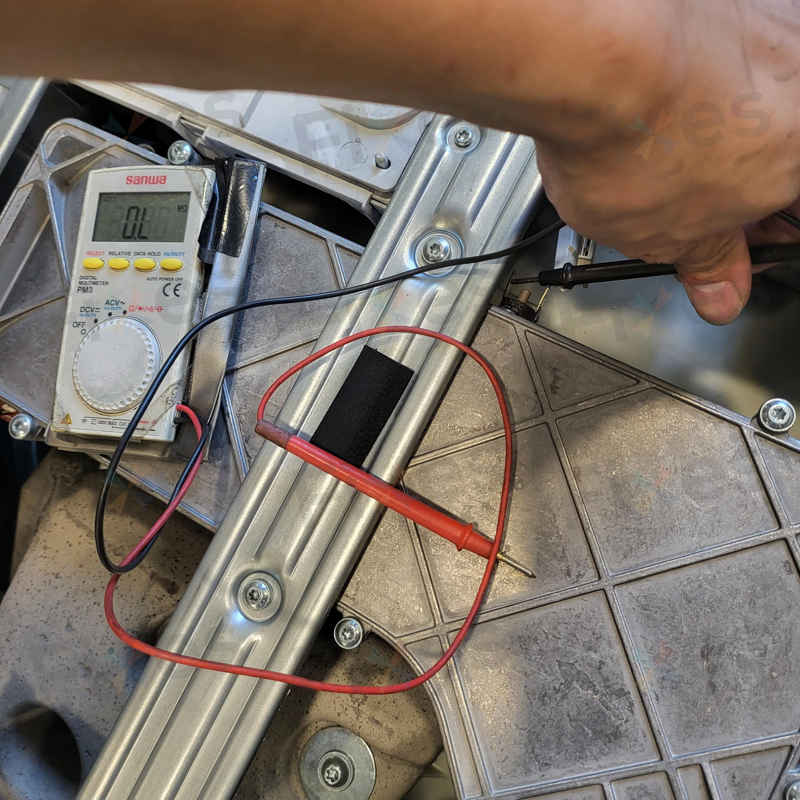 出現故障碼E12及E13🚨 GAGGENAU前置式洗衣機 WD200140/07