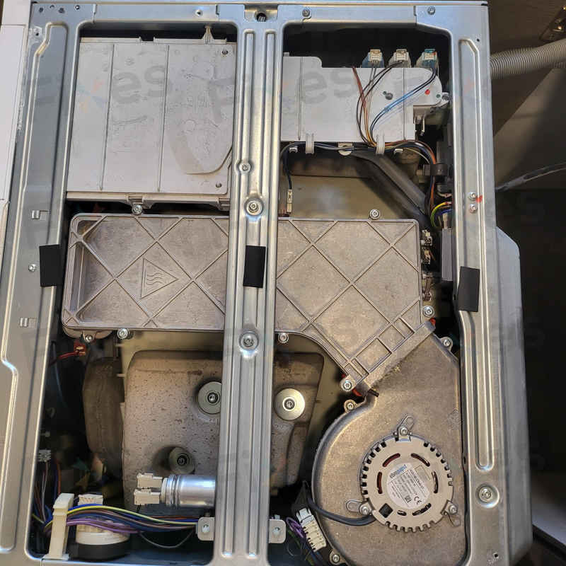 出現故障碼E12及E13🚨 GAGGENAU前置式洗衣機 WD200140/07