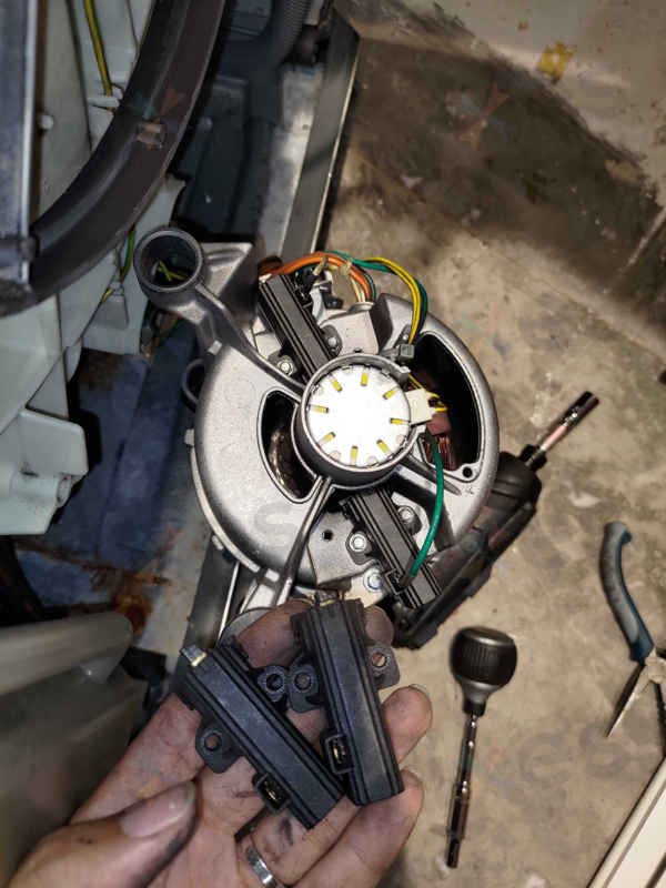 出現故障碼E12🔧GAGGENAU前置式洗衣機 WD200140
