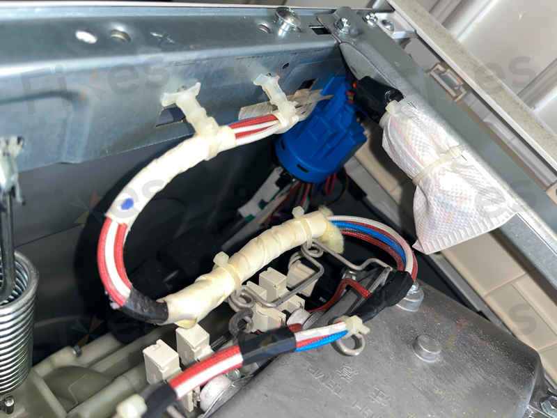 出現故障碼E12，排水異常😮Whirlpool惠而浦前置式洗衣機 WRAL85411