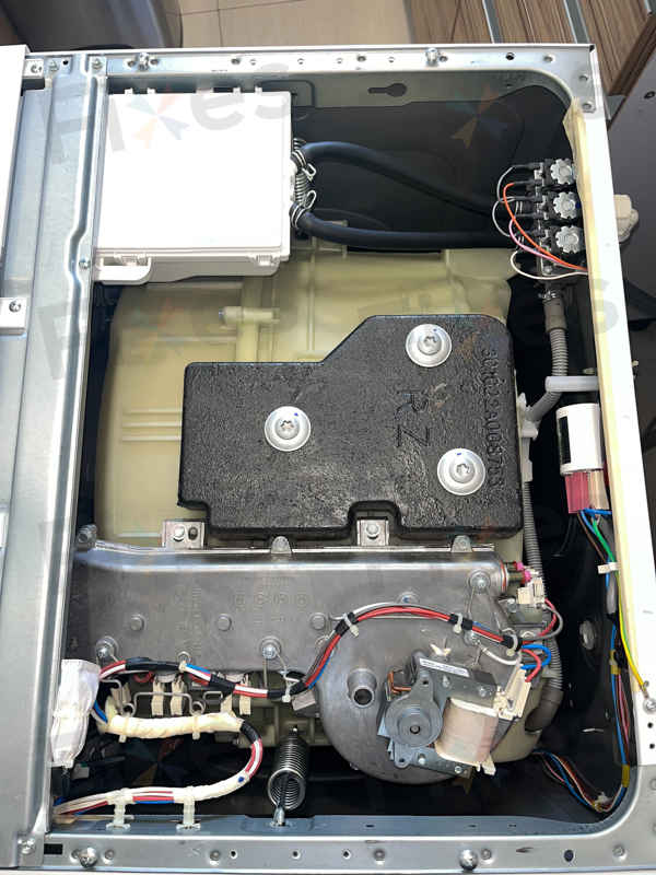 出現故障碼E12，排水異常😮Whirlpool惠而浦前置式洗衣機 WRAL85411