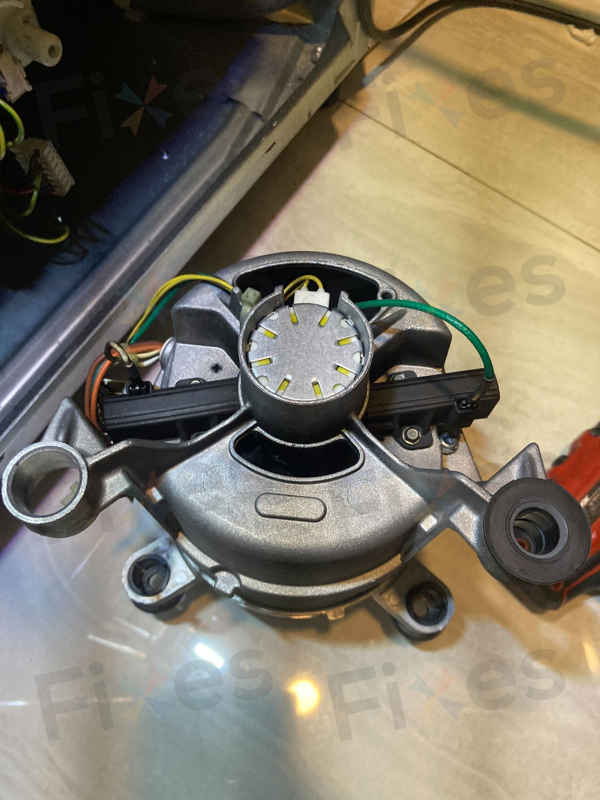 碳刷耗盡引發E12故障？這部西門子洗衣機的診斷結果 🔍